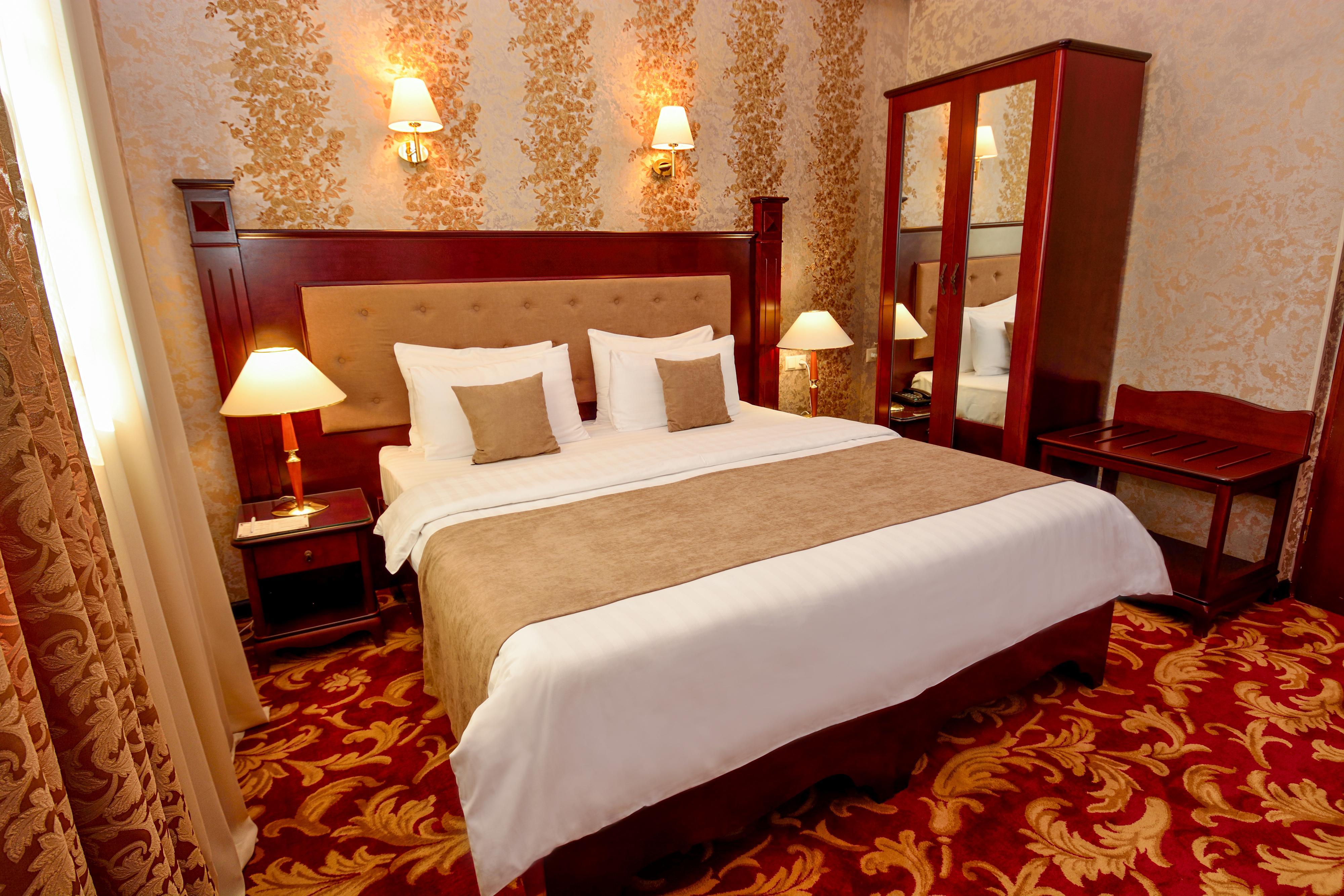 River Side Hotel Tbilisi Exterior foto A bedroom in the hotel